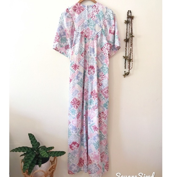 SOLD🌺Vintage Bank of Hawaii Mu’umu’u - Picture 6 of 9